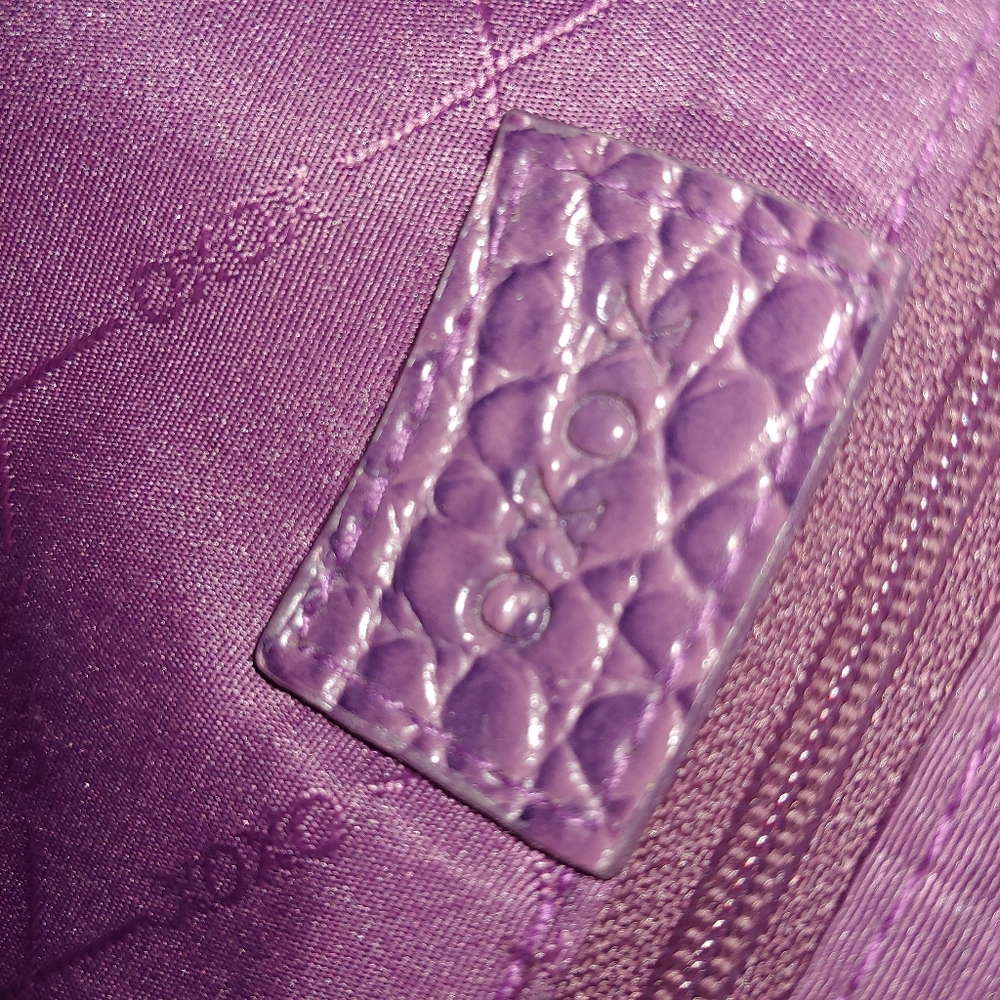 XOXO Handbag - Picture 4 of 4